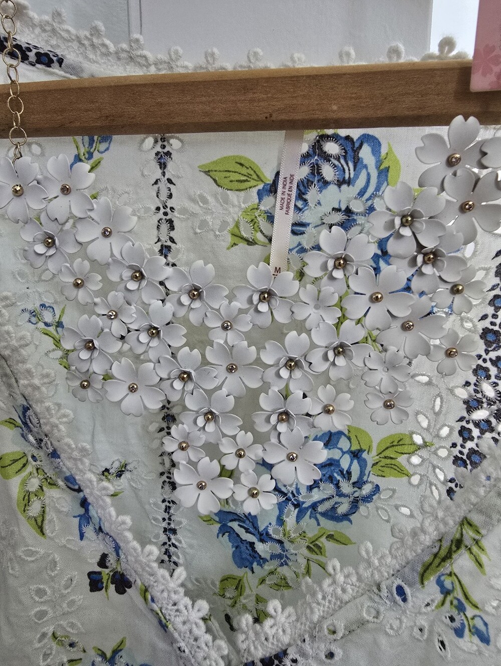 ANTHROPOLOGIE Serafina Mega Daisy Floral Statement Bib Necklace White SRP$78 NWT - Picture 3 of 5
